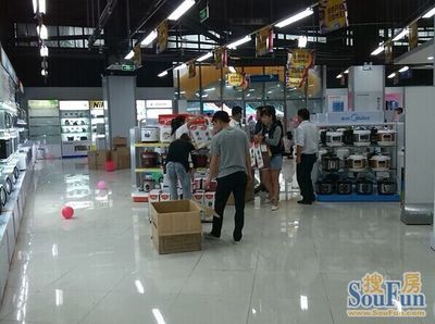 6月28日蘇寧興義商城超級店盛大開業，家電區域人氣爆棚引領消費熱潮